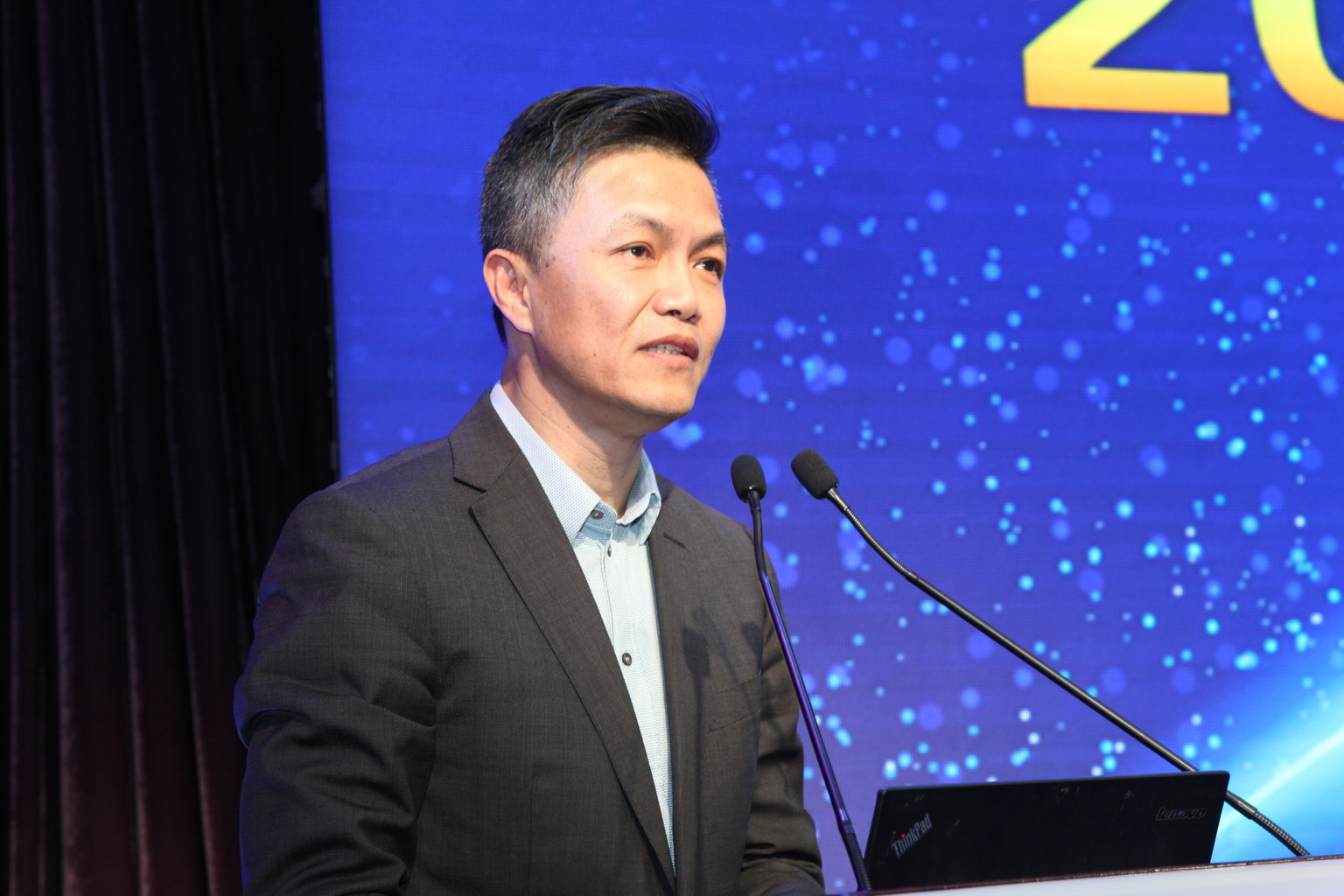 新亚董事长唐博_淇县新亚服装厂董事长